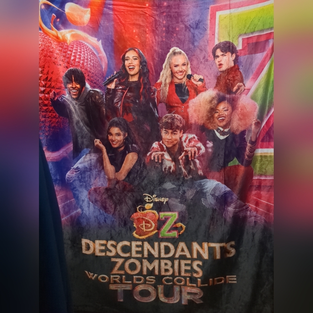 Disney Descendants Zombies Worlds Collide Tour Pre-owned Blanket